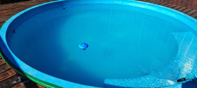 Foto do cliente: a piscina dele com a água azul e limpa